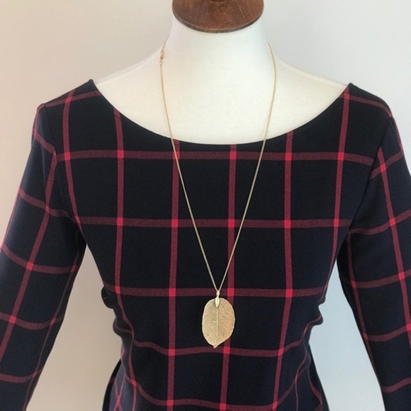 NWT Long Gold Feather Necklace - Picture 8 of 8